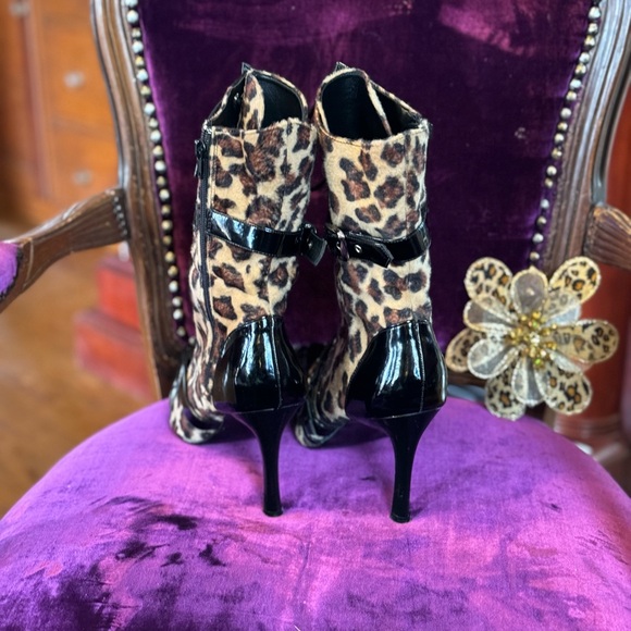 Fur leopard  boots worn once ! - Picture 4 of 4
